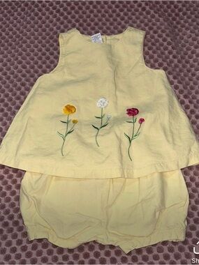 Class Club Yellow Floral Embroidered 2-Piece Matching Set